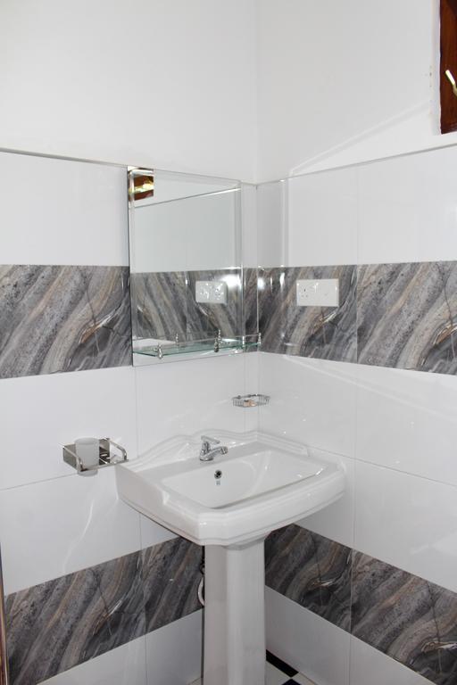 Orchid Rest Hotel Mirissa Bagian luar foto
